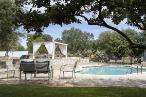 The swimming pool at or close to trullo degli ulivi con piscina e vasca per bambini
