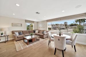 Gallery image of 4BD4BA LuxuryHot TubYard - June July 2027 in San Clemente +24 photos