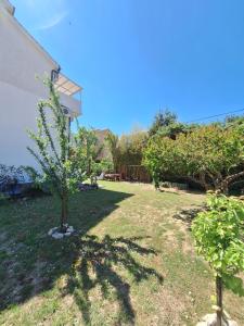 Zahrada ubytování APARTMANI LANA