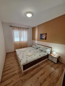 Posteľ alebo postele v izbe v ubytovaní APARTMANI LANA