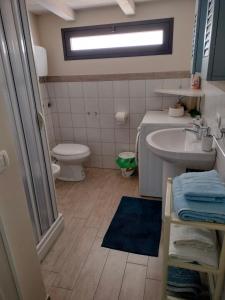 Ένα μπάνιο στο The Loft - CIR 19084032C204986