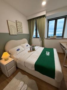 Ένα ή περισσότερα κρεβάτια σε δωμάτιο στο Nest Heaven Host