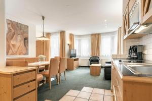 Kuchyňa alebo kuchynka v ubytovaní Appartements Aurikel Corso