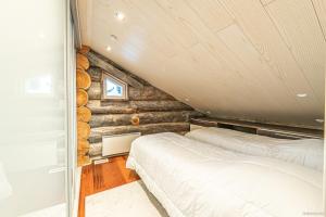 Ένα ή περισσότερα κρεβάτια σε δωμάτιο στο Levin Kreivi by Hilla Villas