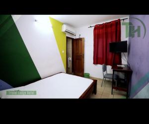 Postel nebo postele na pokoji v ubytování TRAVEL LODGEs