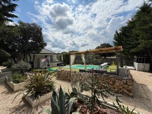 Swimmingpoolen hos eller tæt på Villa CarpeDiem Cévennes - piscine & terrain tennis