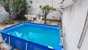 Bazén v ubytování Cuarto Privado Doble en Toledo nebo v jeho okolí