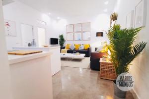 Телевизор и/или развлекательный центр в Amanecer Urbano para 6 en Sol