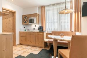 Kuchyňa alebo kuchynka v ubytovaní Appartements Aurikel Corso