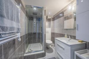 a bathroom with a shower and a toilet and a sink at La Belle Epoque in Bayeux +6 photos