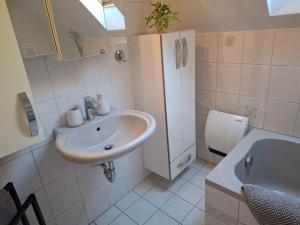 Ένα μπάνιο στο Ferienwohnung Eifelruhe +21 φωτογραφίες