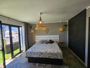 Postel nebo postele na pokoji v ubytování Casa Mykonos 1° linea de mar en Playa Blanca