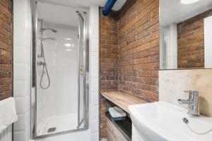 Koupelna v ubytování Guest and the City - Group Bookings