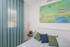a bedroom with a bed and a painting on the wall at Dimora Nesea in Cozze