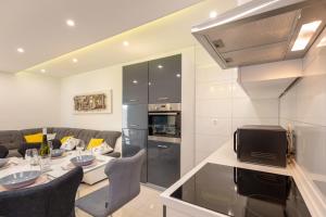 Kuchyň nebo kuchyňský kout v ubytování Luxury Apartment Aria