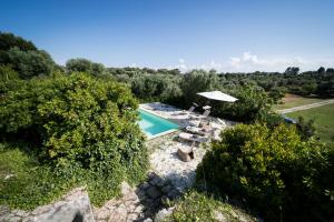 Piscina de la sau aproape de Trullo Melchiorre