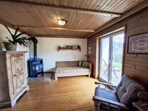een woonkamer met een bank en een fornuis bij Holiday Home Sonnenplatzl Verditz by Interhome in Verditz