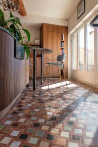 Triplex in an Hôtel Particulier的休息区
