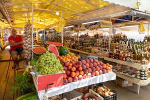 Supermarket nebo jiné obchody v  apartmánu nebo okolí