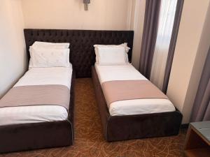 Postel nebo postele na pokoji v ubytování Porta Kavalja Resort