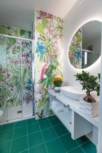 a bathroom with a sink and a mirror at Dimora Nesea in Cozze