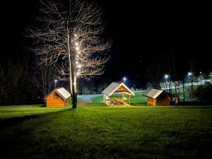 Aed väljaspool majutusasutust Glamping Tent - Tara Place