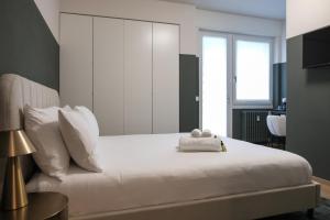 Postel nebo postele na pokoji v ubytování Prestige Suite Room - Just 30 Seconds Walk to Bernina Express