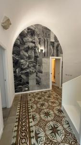 マテーラにあるPalazzo epocale Matera - Room 900の模様のある床と壁のある部屋