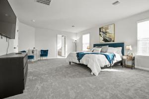 Μια τηλεόραση ή/και κέντρο ψυχαγωγίας στο Spacious & Serene Family Gem: Games, Office, Yard!