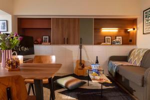 Ein Sitzbereich in der Unterkunft Yuna Montmartre - ApartHotel