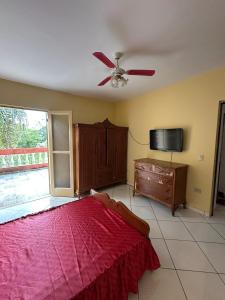 a bedroom with a bed and a ceiling fan at Recanto Paraíso in Cotia +35 photos