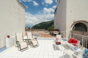Afbeelding uit fotogalerij van Marisabella home with terrace in Vico Equense