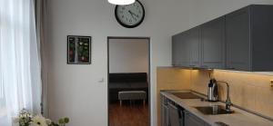 Kuchyň nebo kuchyňský kout v ubytování Apartmány Šrámek Stříbro