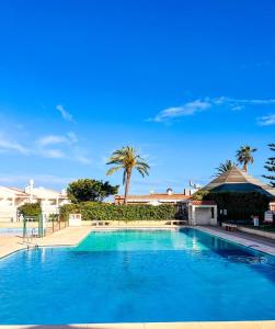 Πισίνα στο ή κοντά στο Luxury modern beachfront villa