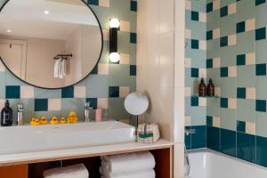 Ein Badezimmer in der Unterkunft Yuna Montmartre - ApartHotel
