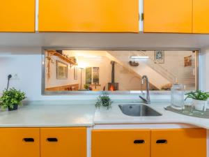 Η κουζίνα ή μικρή κουζίνα στο Holiday Home Mila by Interhome +29 φωτογραφίες