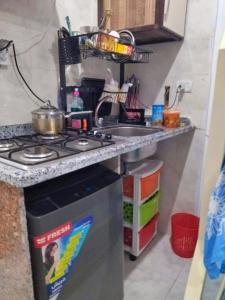 a kitchen counter with a stove and a sink at استوديو مفروش ومكيف في راس سدر -بحر رملي وحمام سباحة- للعائلات الصغيرة فقط in Ras Sedr