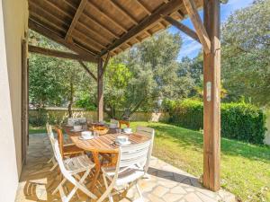 Κήπος έξω από το Holiday Home Les 2 plages by Interhome