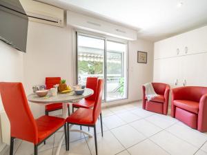 Χώρος καθιστικού στο Apartment Le Club by Interhome