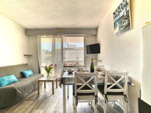 Μια τηλεόραση ή/και κέντρο ψυχαγωγίας στο Apartment La Palmeraie by Interhome
