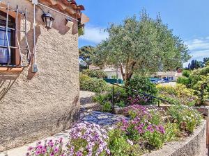 Taman di luar Holiday Home La Coustelline by Interhome