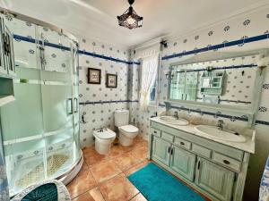 a bathroom with a shower and a sink and a toilet at Villa Josefi en Isla 5816 in Isla +27 photos