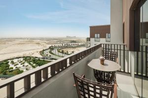 Μπαλκόνι ή βεράντα στο Tranquil Luxury Modern Living at Pearl Horizon by DuStay