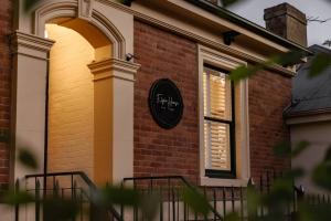 Φωτογραφία από το άλμπουμ του King beds with fireplace and spa bath with Parking and Central location στο Χόμπαρτ +44 φωτογραφίες