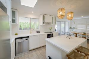 Una cocina o cocineta en The House - Dunsborough