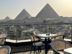 Üldine mäevaade või majutusasutusest Neom Pyramids Valley Boutique hotel pildistatud vaade
