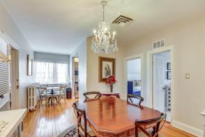 Χώρος καθιστικού στο Historic French Consulate! Cap Hill Area, Walkable