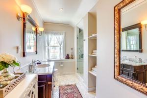 Φωτογραφία από το άλμπουμ του Historic French Consulate! Cap Hill Area, Walkable στο Ντένβερ +19 φωτογραφίες