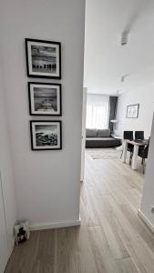 Televízia a/alebo spoločenská miestnosť v ubytovaní Apartament GreyAppart