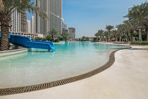 Πισίνα στο ή κοντά στο Tranquil Luxury Modern Living at Pearl Horizon by DuStay